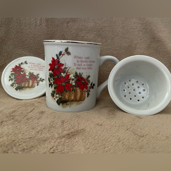 NIB Tea Mug with infuser and lid. Winter themed. - Picture 3 of 8
